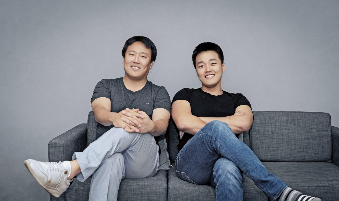 (Đồng sáng lập Terra Daniel Shin và Do Kwon Nguồn: coindesk.com)